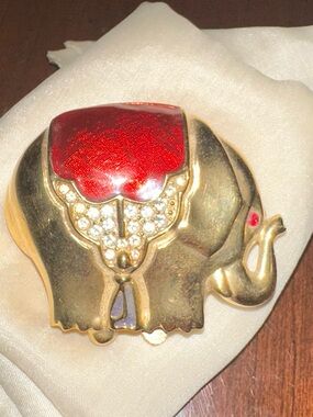 Vtg Estée Lauder jeweled Elephant perfume compact. All original jewels